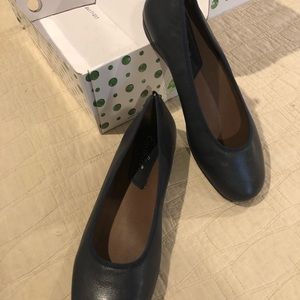 Earthier Ennis navy ballet flat, new in box, size 9